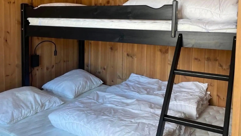 Våningssäng med 150cm bred underslaf